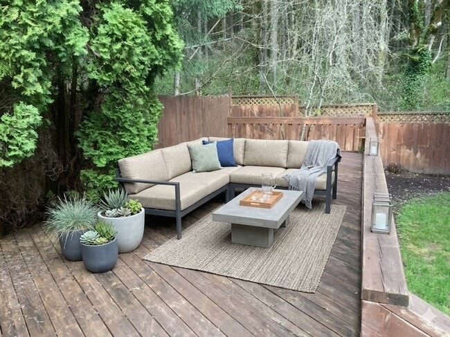 Building Photo - Beautifully Updated West Linn Home Near West Linn High School