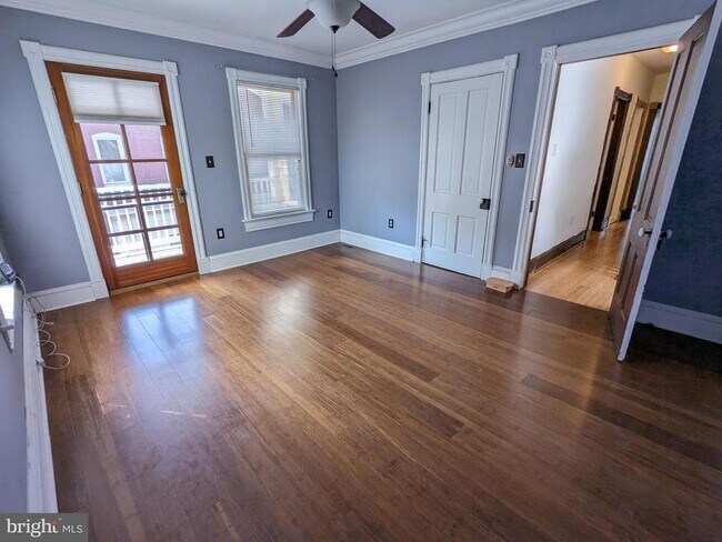 Building Photo - 306 N Locust St