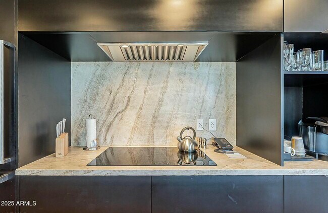 Building Photo - 5455 E Lincoln Dr