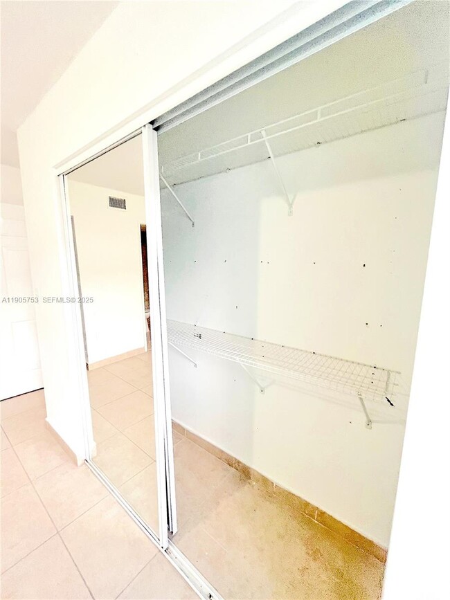 Building Photo - 2740 W 63rd St