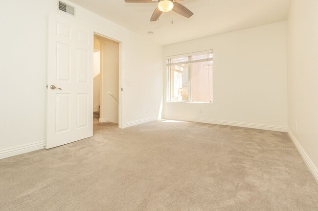 Building Photo - Modern Coastal 3 Bed/3 Bath Townhome w/ Rooftop Deck w/ Bay & Ocean Views in North Pacific Beach!