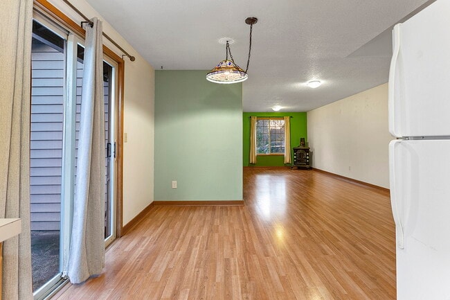 Building Photo - 6432 SE 63rd Ave