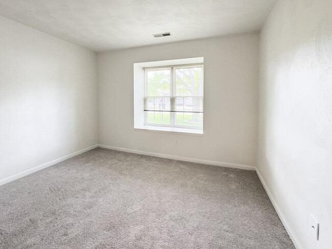 Building Photo - LOVELY STRAWBRIDGE HOME FOR RENT!!!
