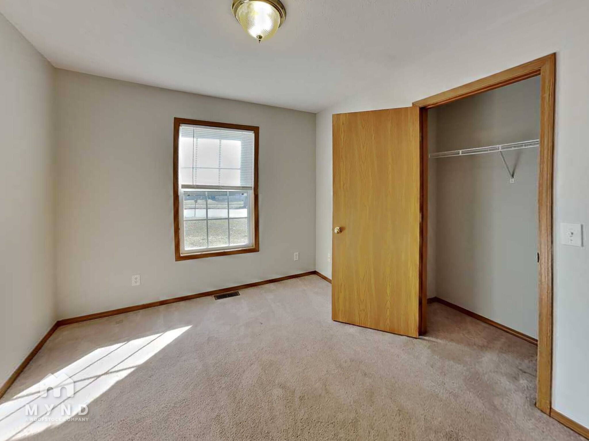 Building Photo - 539 N Century Ave