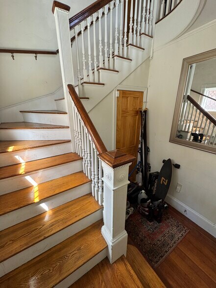 Building Photo - 7 Alcott St