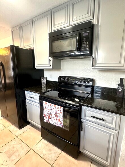 Building Photo - 8453 Mattituck Cir