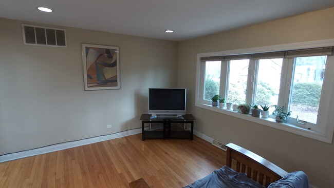 Building Photo - 22940 N Prairie Ln