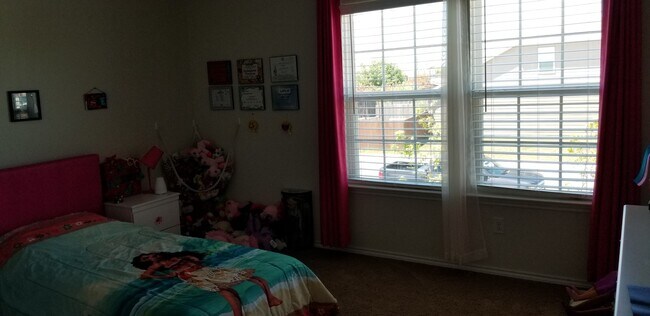 Building Photo - Kensington Ranch built in 2017 5 bedroom 2...