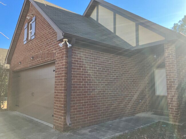 Building Photo - 261 Oxmoor Pl