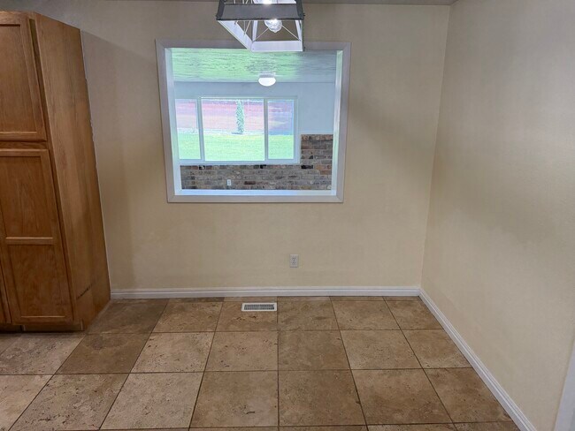 Building Photo - 810 N 700 E