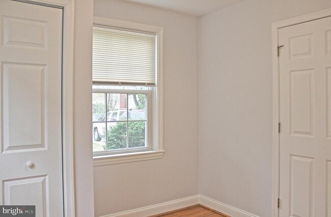 Building Photo - 1013 Crawford Dr