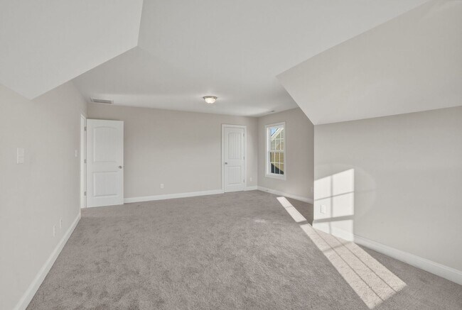 Building Photo - 5 bedroom waterfront property