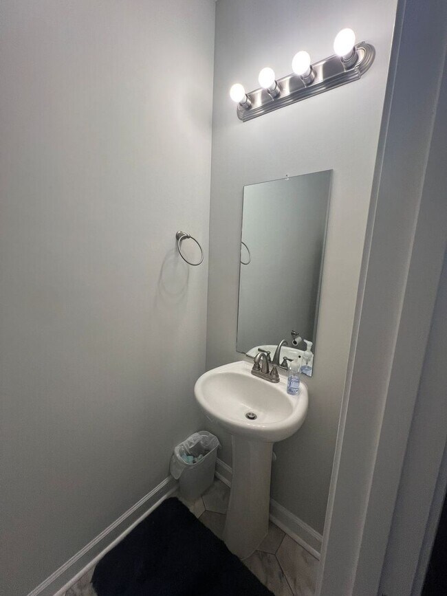 Building Photo - 208 Shallowbag Bay Ln