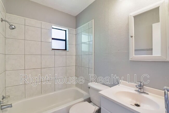 Building Photo - 1220 Morin St