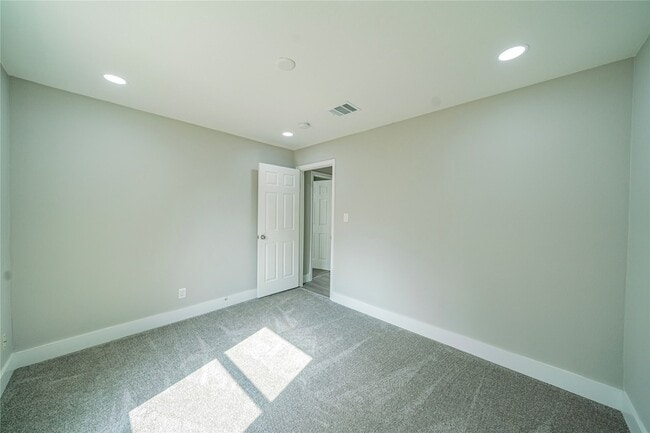 Building Photo - 5718 Cherry St