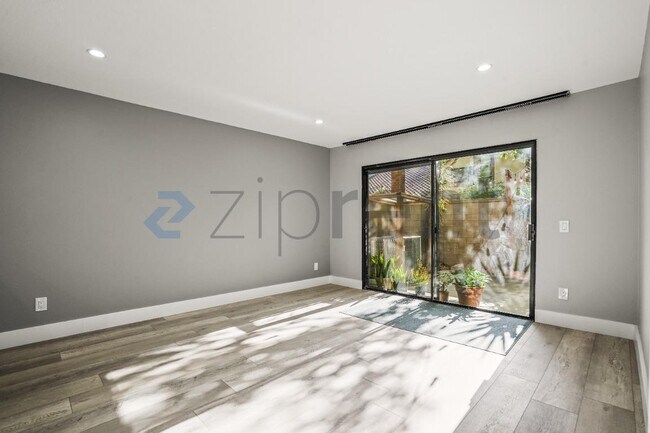 Building Photo - 16810 Picadilly Ln
