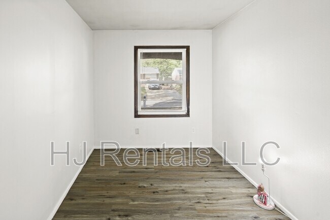 Building Photo - 1738 Bradshaw Dr