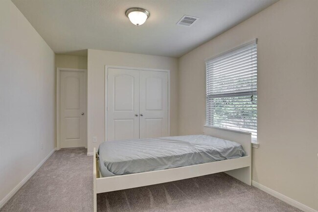 Building Photo - 511 Bonbrook Ln