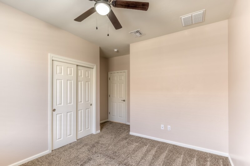 Building Photo - 8291 E Magee Hill Loop