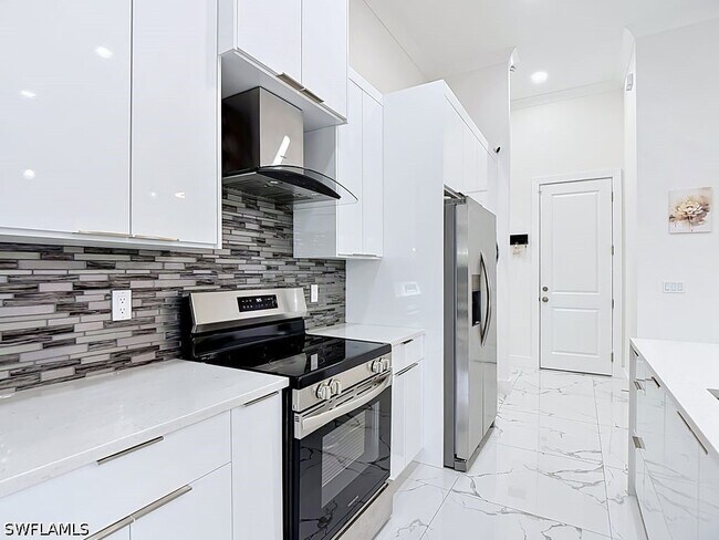 Building Photo - 2905 4th St W