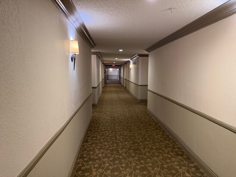 Building Photo - 8889 Caminito Plaza Centro