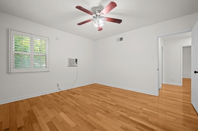 Building Photo - Renovated 3BR 2BA in Prime Beverly Hills | In-Unit W/D + Parking