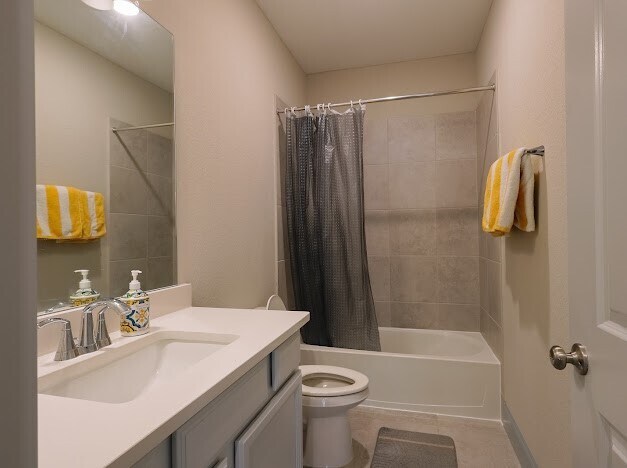 Building Photo - 5823 Ash Vly Dr