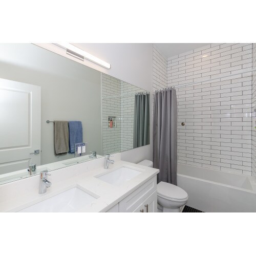 Building Photo - Gorgeous 2 bed/1 bath Recent Rehab!