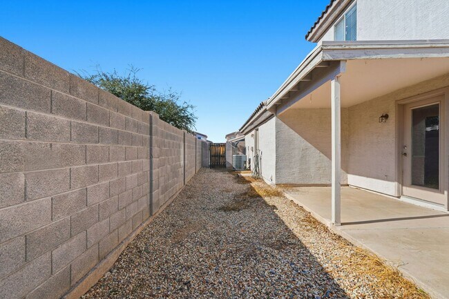Building Photo - Gated Community, close to 101 and Arrowhead!