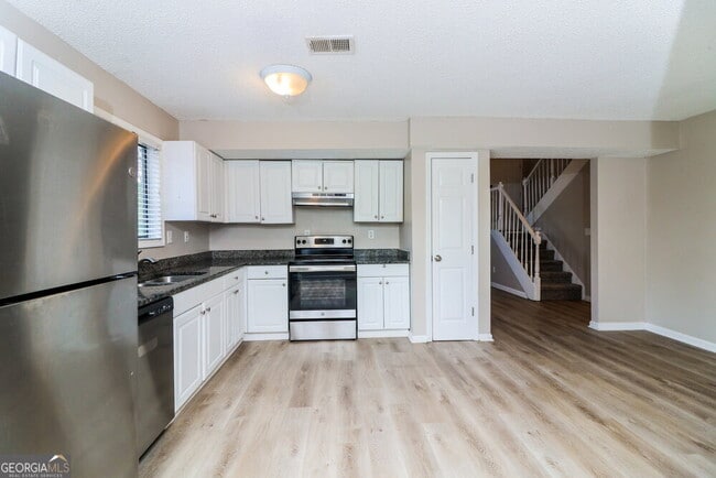 Building Photo - 961 Woodmont Dr