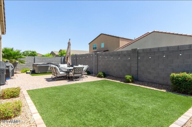 Building Photo - 547 W Panola Dr