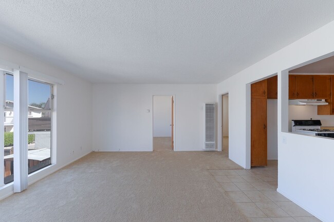 Building Photo - 137 Simi Ave