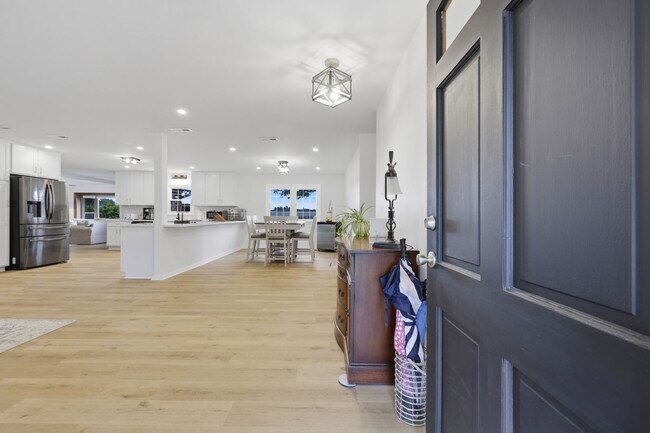 Building Photo - Stunning 4-Bedroom Waterfront Retreat with Modern Upgrades & Lake Living.