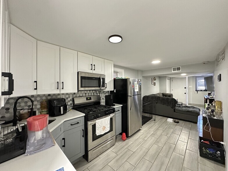 Building Photo - 1731 N Mozart St