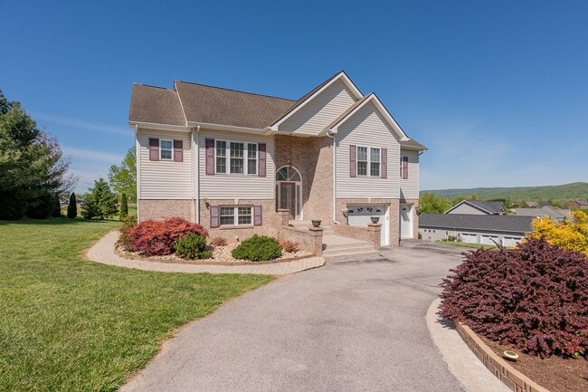 Building Photo - 1701 Stratford View Dr