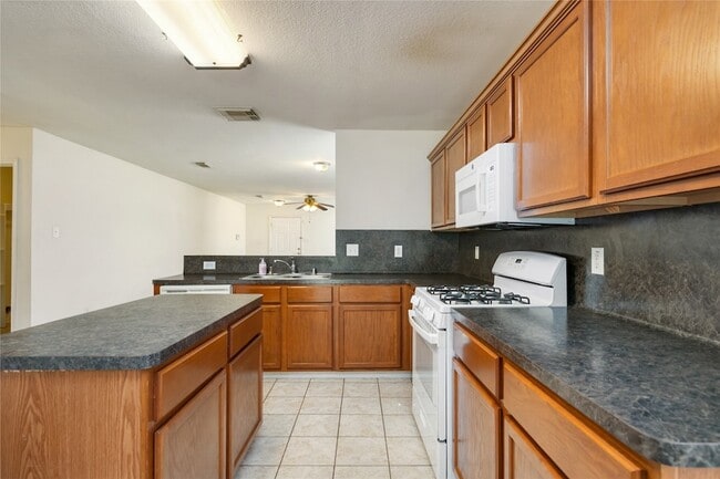 Building Photo - 22031 Silverfield Park Ln