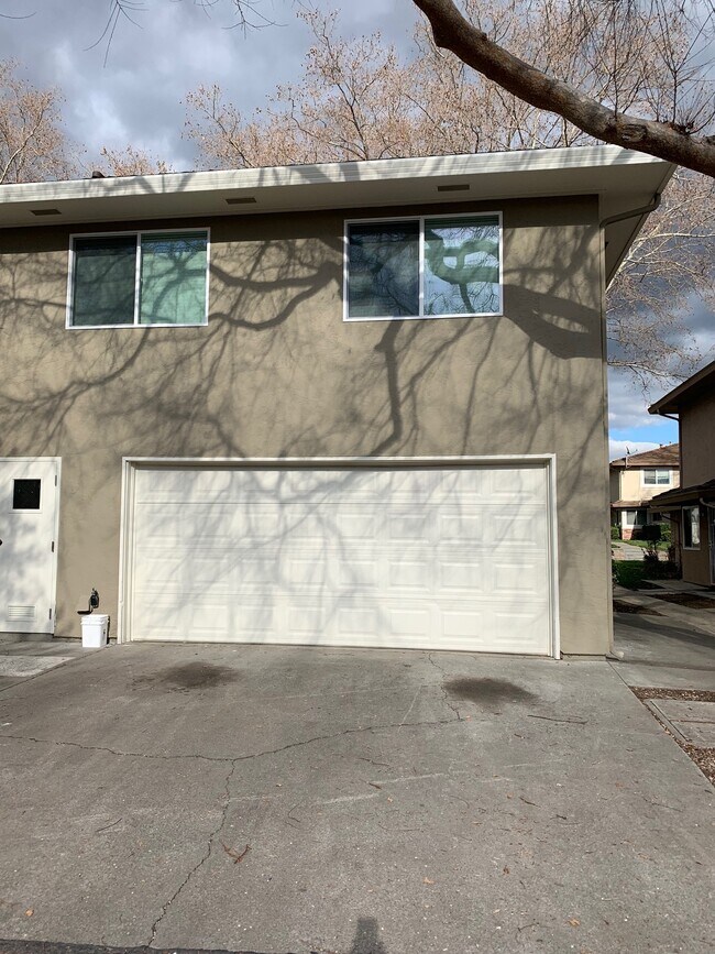 Building Photo - 823 Gilchrist Walkway