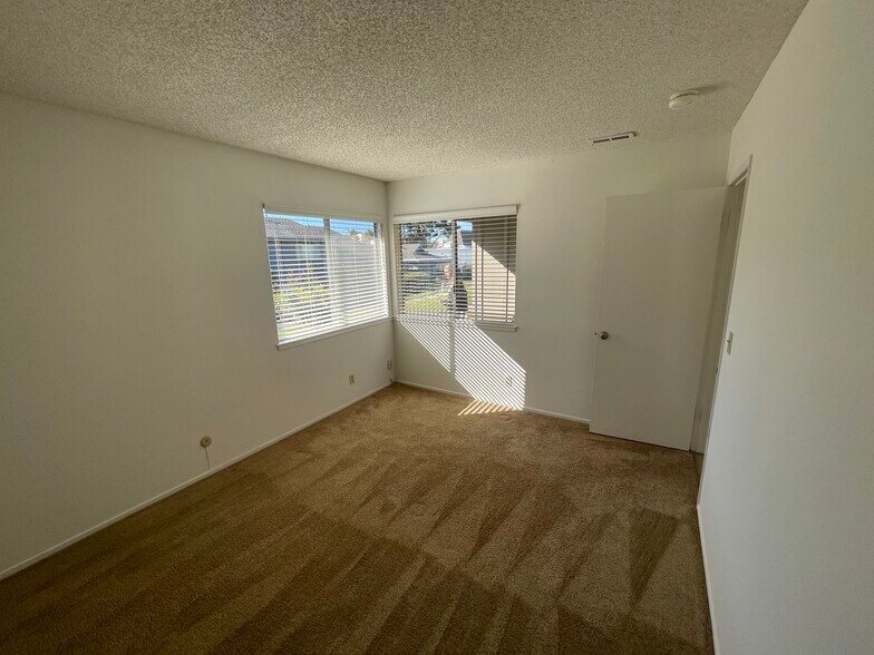 Building Photo - 140 Paseo Farrallon