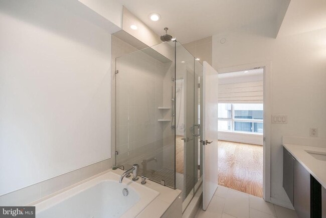 Building Photo - 444 Fairmount Ave