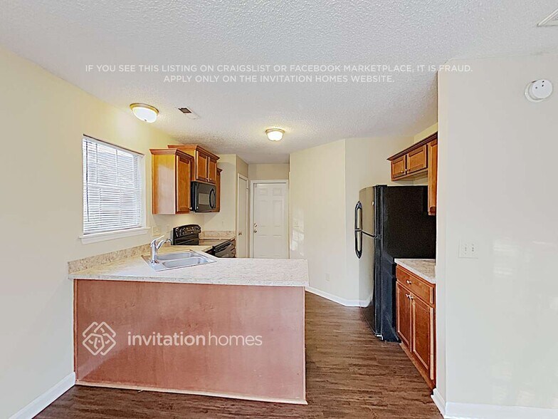 Building Photo - 8627 Lockerbie Ln