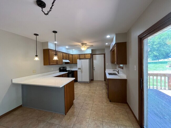 Building Photo - 852 Burr Oak Dr