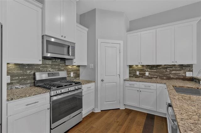 Building Photo - 5979 Rivendell Dr