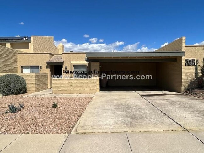 Building Photo - Eastside Townhome