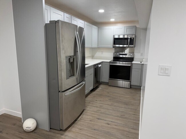 Building Photo - 2506 N Geranium Dr