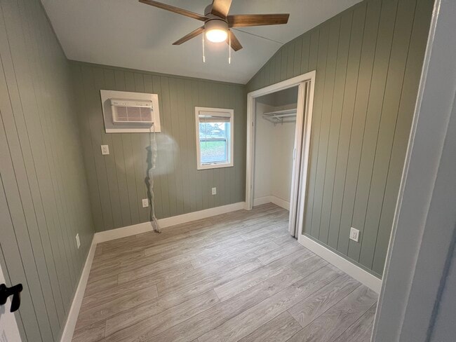 Building Photo - SBA3