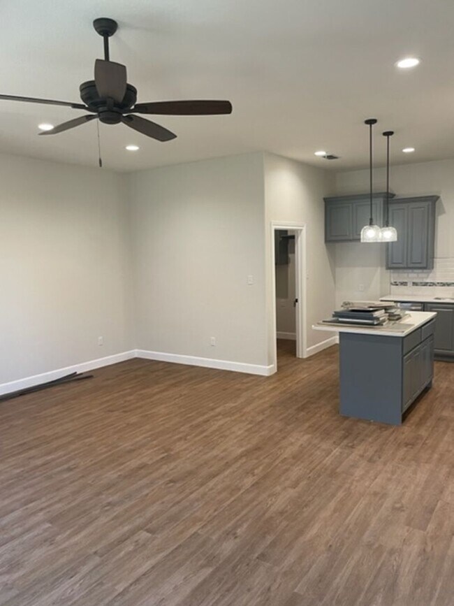 Building Photo - 7328 Mountain View Rd