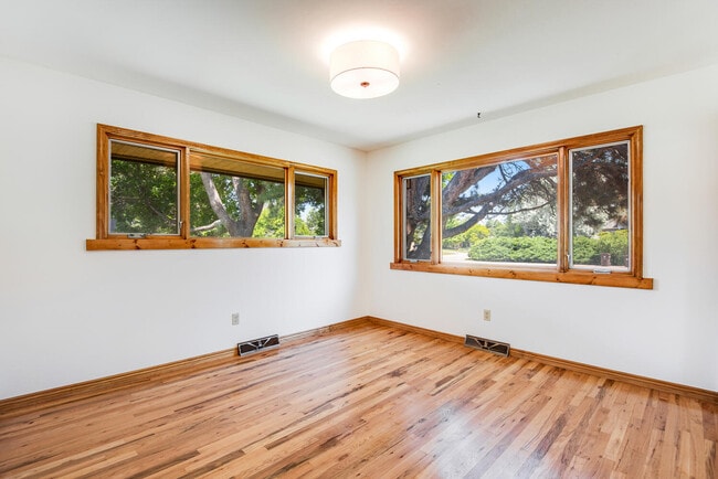 Building Photo - 5240 Sun Dial Pl