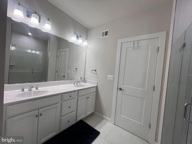 Building Photo - 44625 Wolfhound Sq