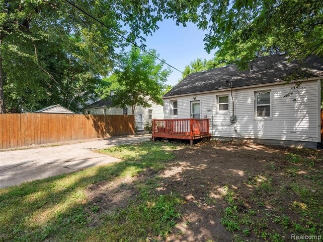 Building Photo - 431 W Madge Ave