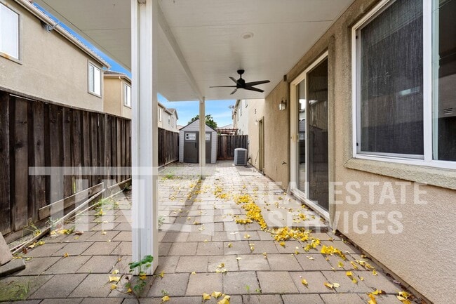 Building Photo - 5 Mantauk Point Pl